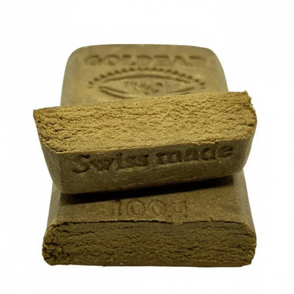 Texture détaillée et mousseuse de la résine CBD Forbidden Fruits par Goldbar420 - Marina CBD.